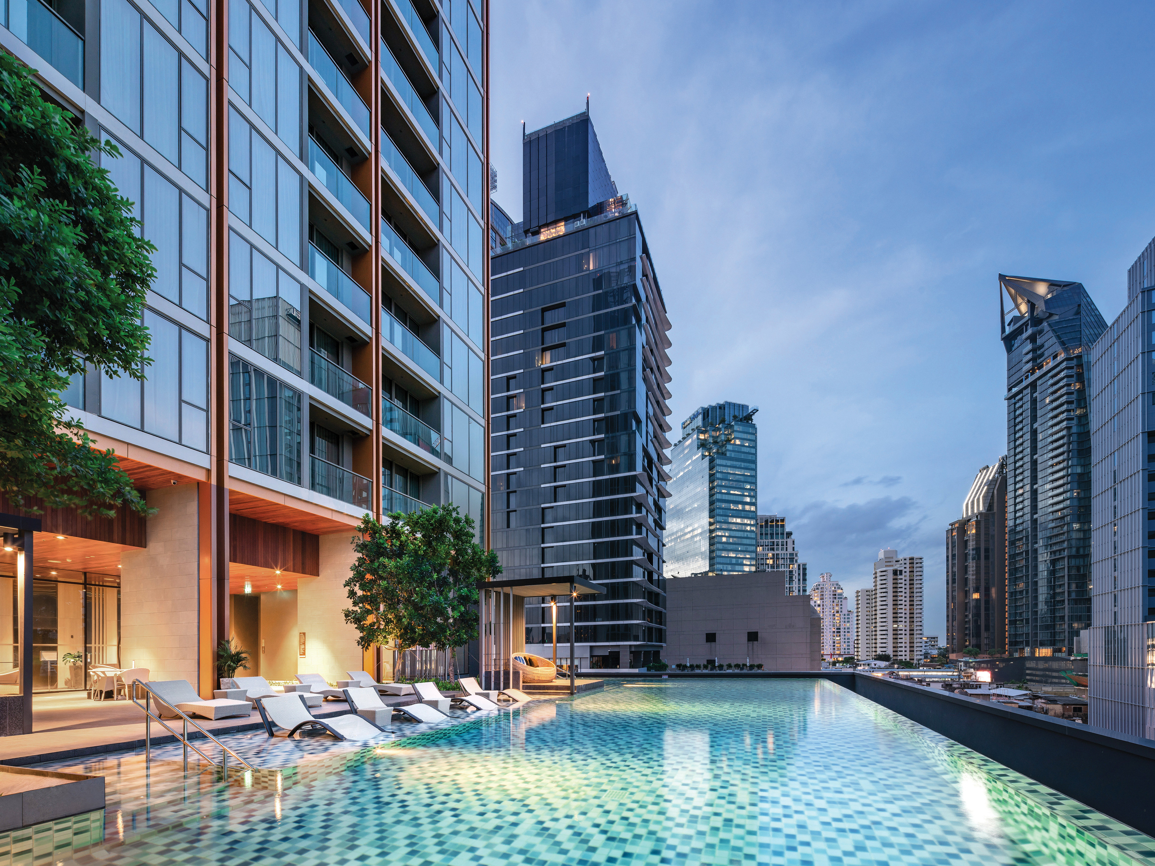 Oakwood Suites Bangkok 38/42