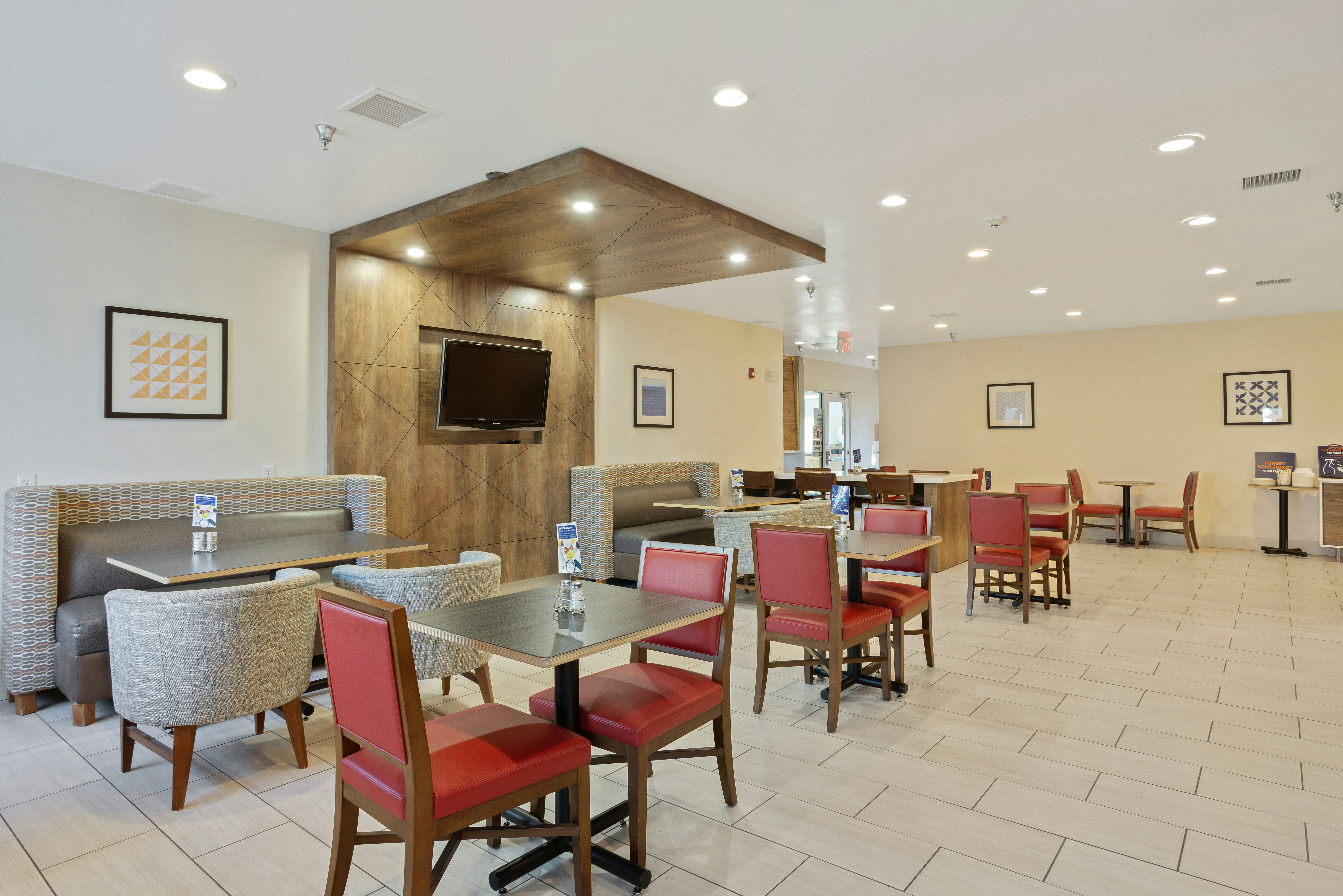 Holiday Inn Express & Suites Torrington 56/78