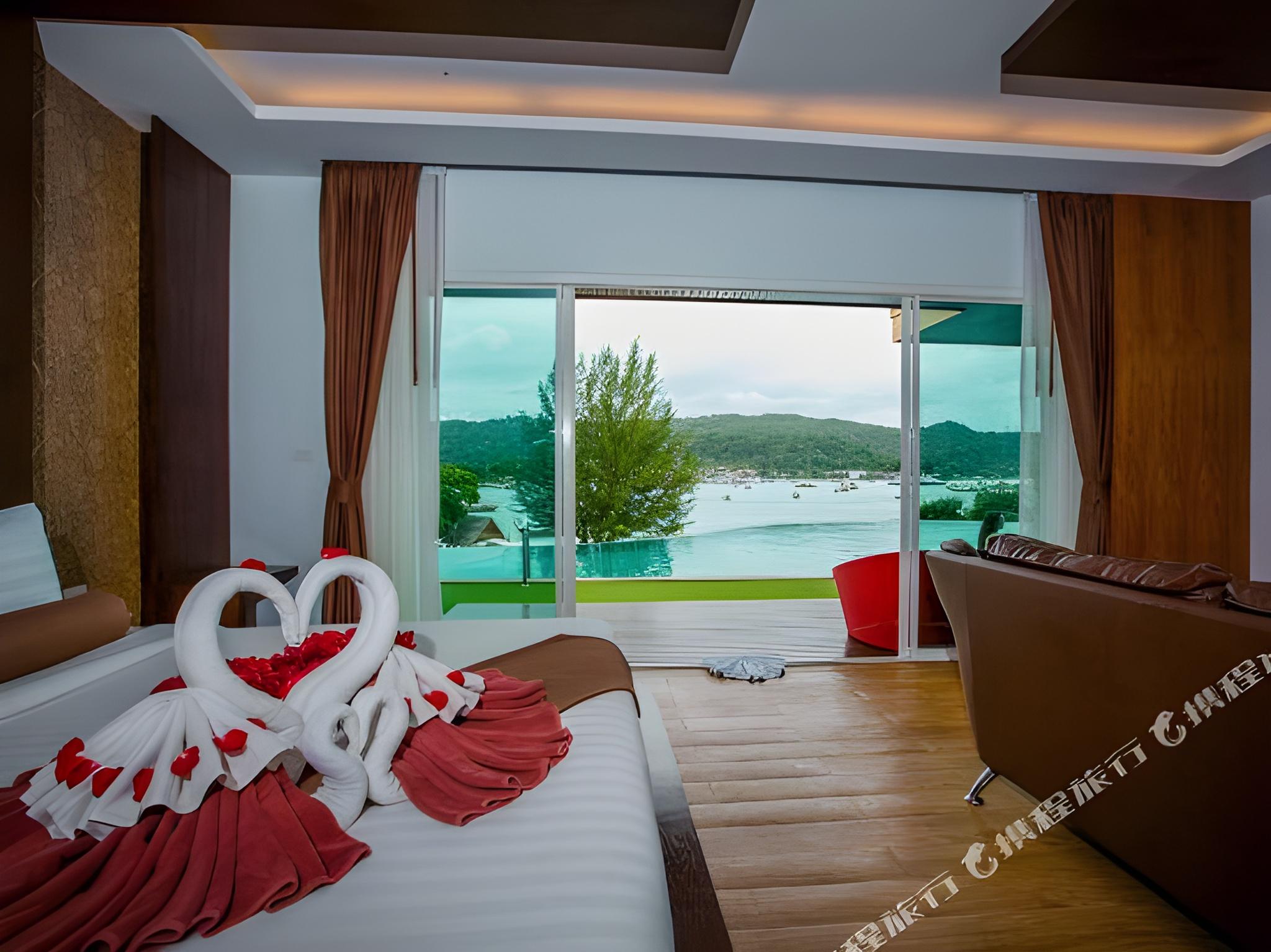 Luxury, Pool or Sea View