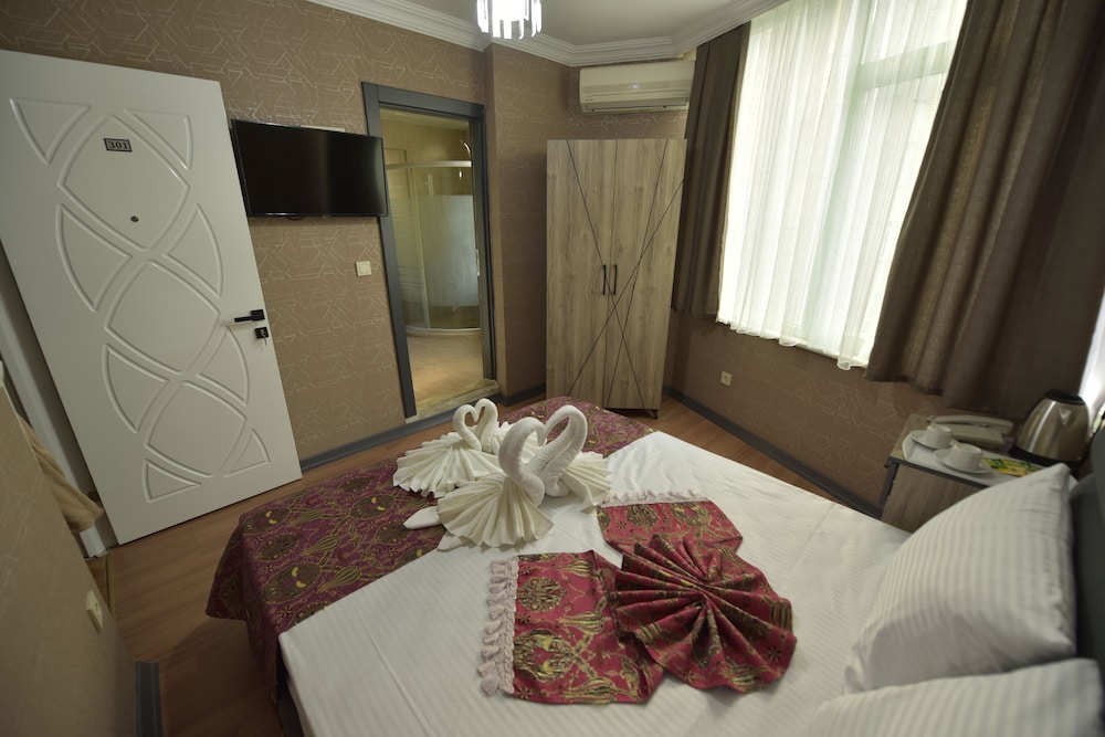 THE LUXX BOUTIQUE HOTEL 35/53