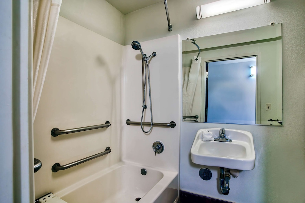 Motel6 Hesperia, CA - West Main Street - I-15 59/60