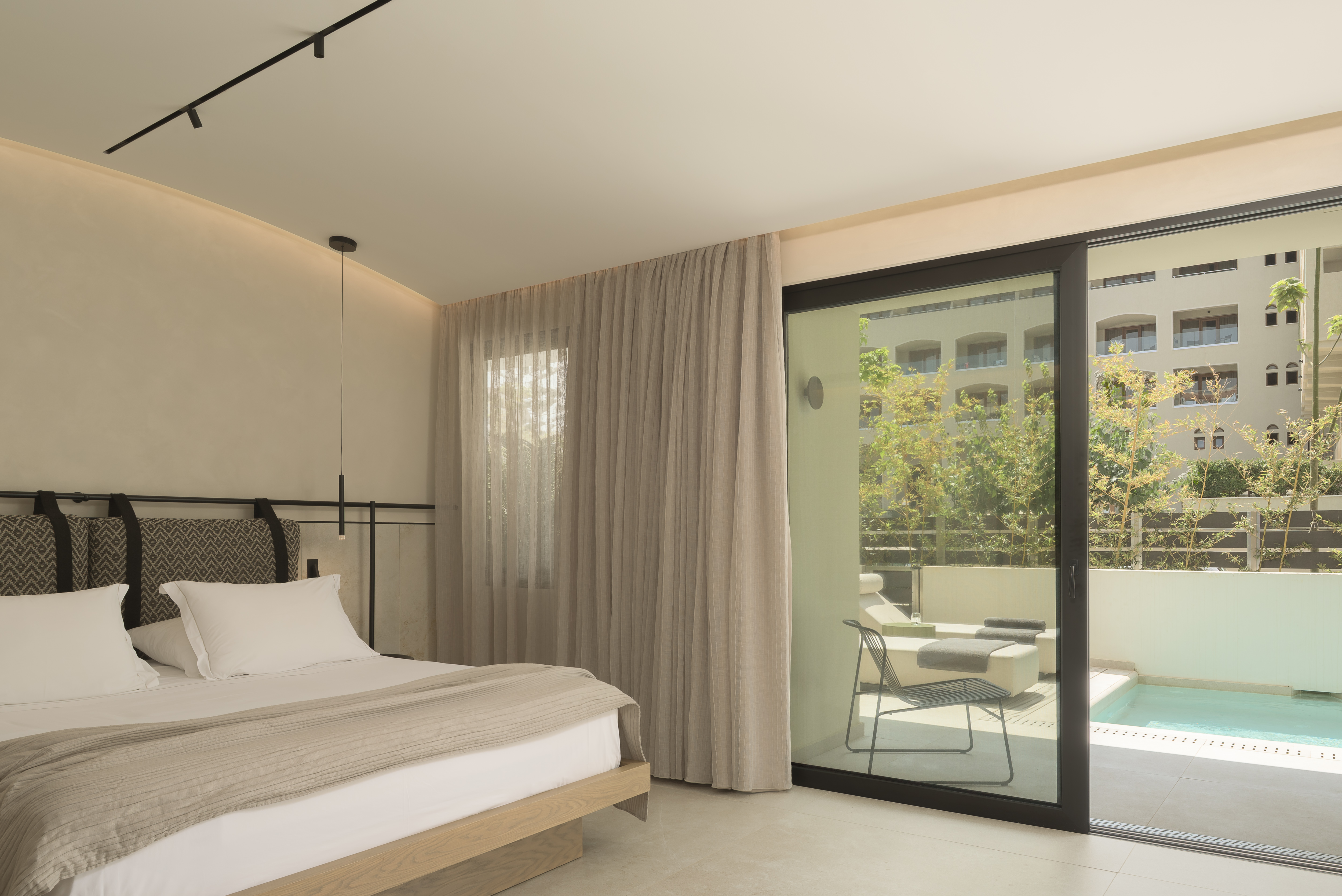 Basement, Suite