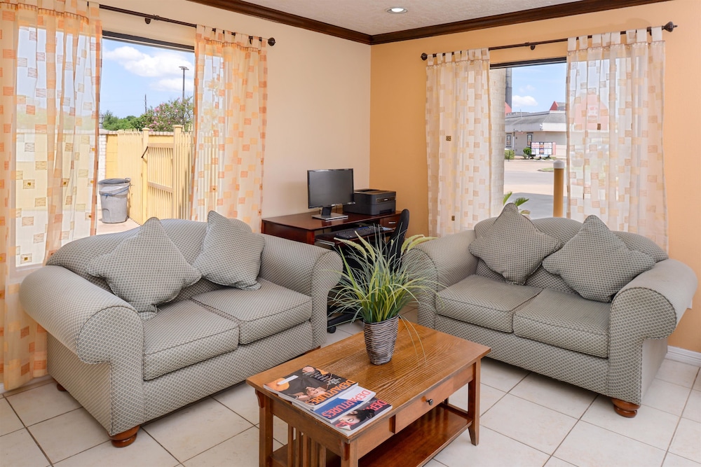 Americas Best Value Inn & Suites Waller Prairie View 27/38