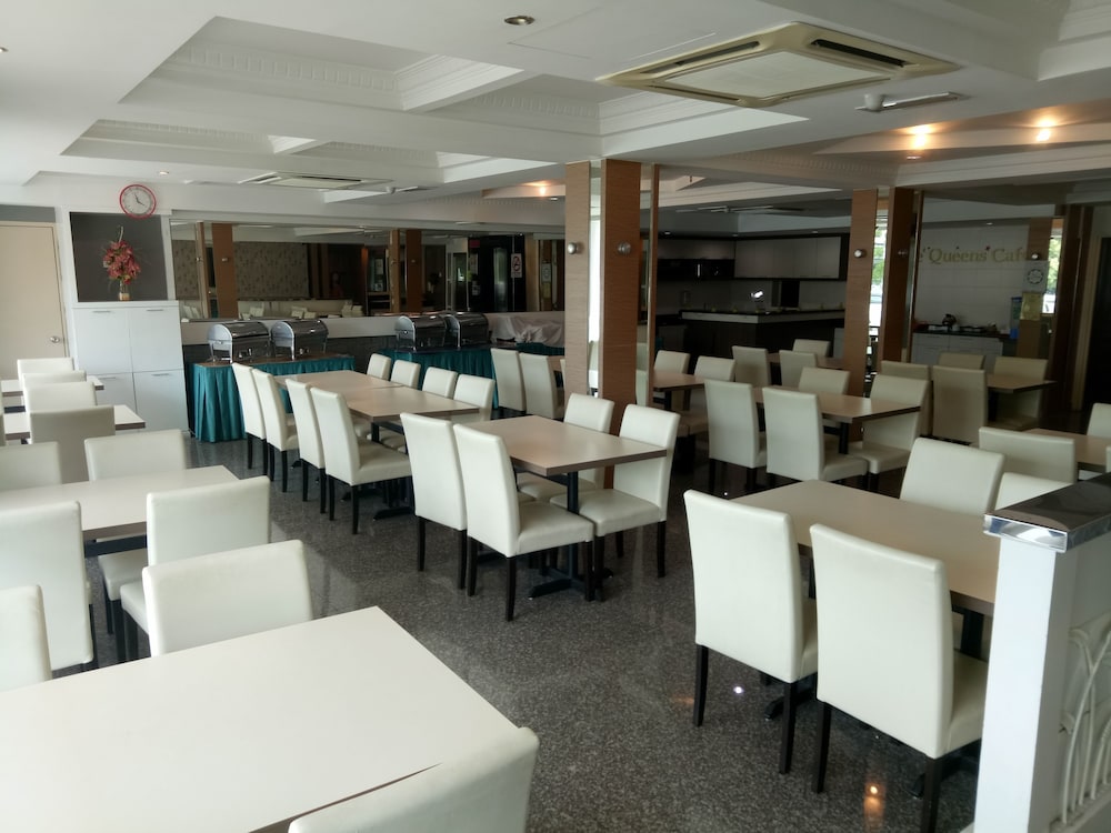 Desa Queenspark Hotel 51/77