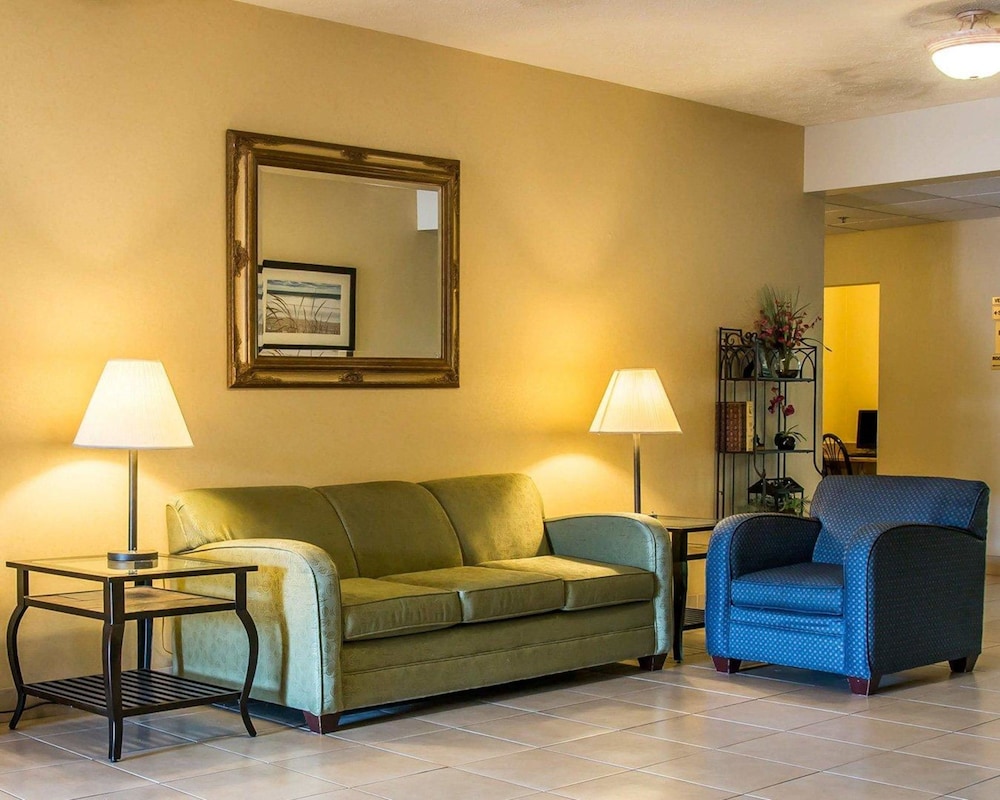 Comfort Inn Whitehall Near Michigan s Adventure 28/36