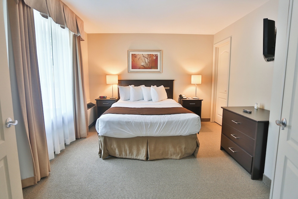 EXECUTIVE, SUITE, KING BED, MOUNTAIN VIEW, BALCONY