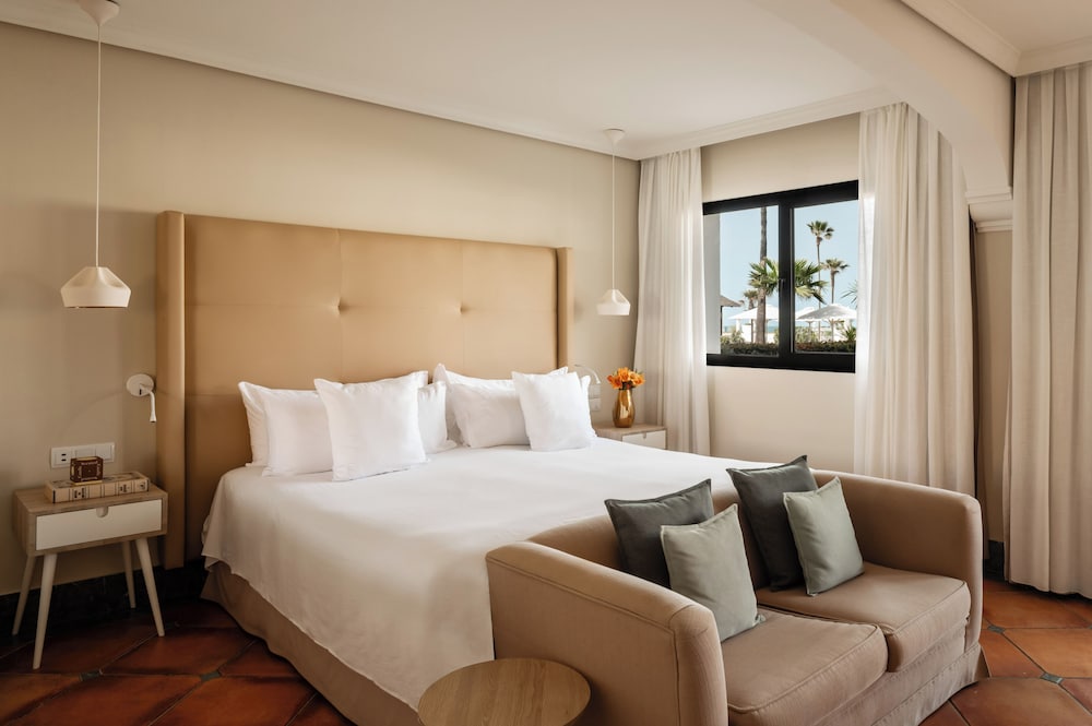 Premium, King Bed, Private Garden, Pool Access
