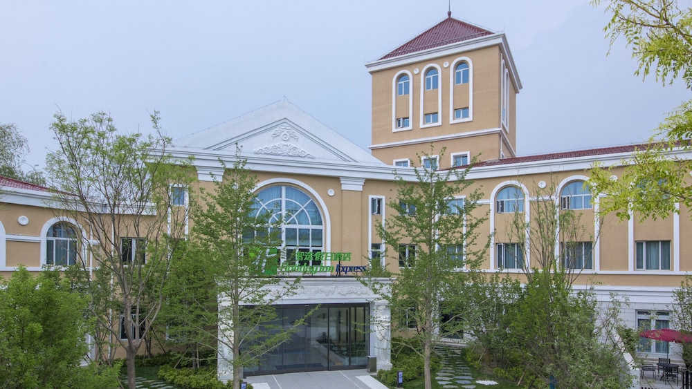 Holiday Inn Express Beijing Badaling in BEIJING