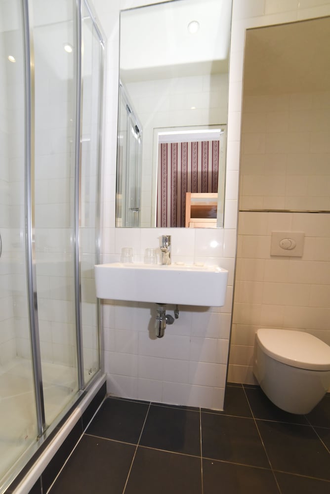 Sully Hotel 25/40