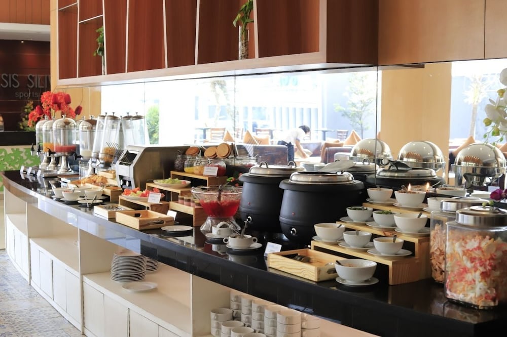 Oasis Siliwangi Sport Hotel 32/48