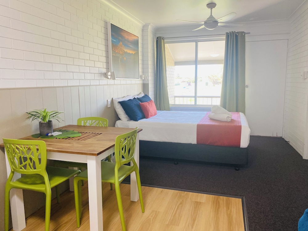 ILUKA MOTEL 12/56