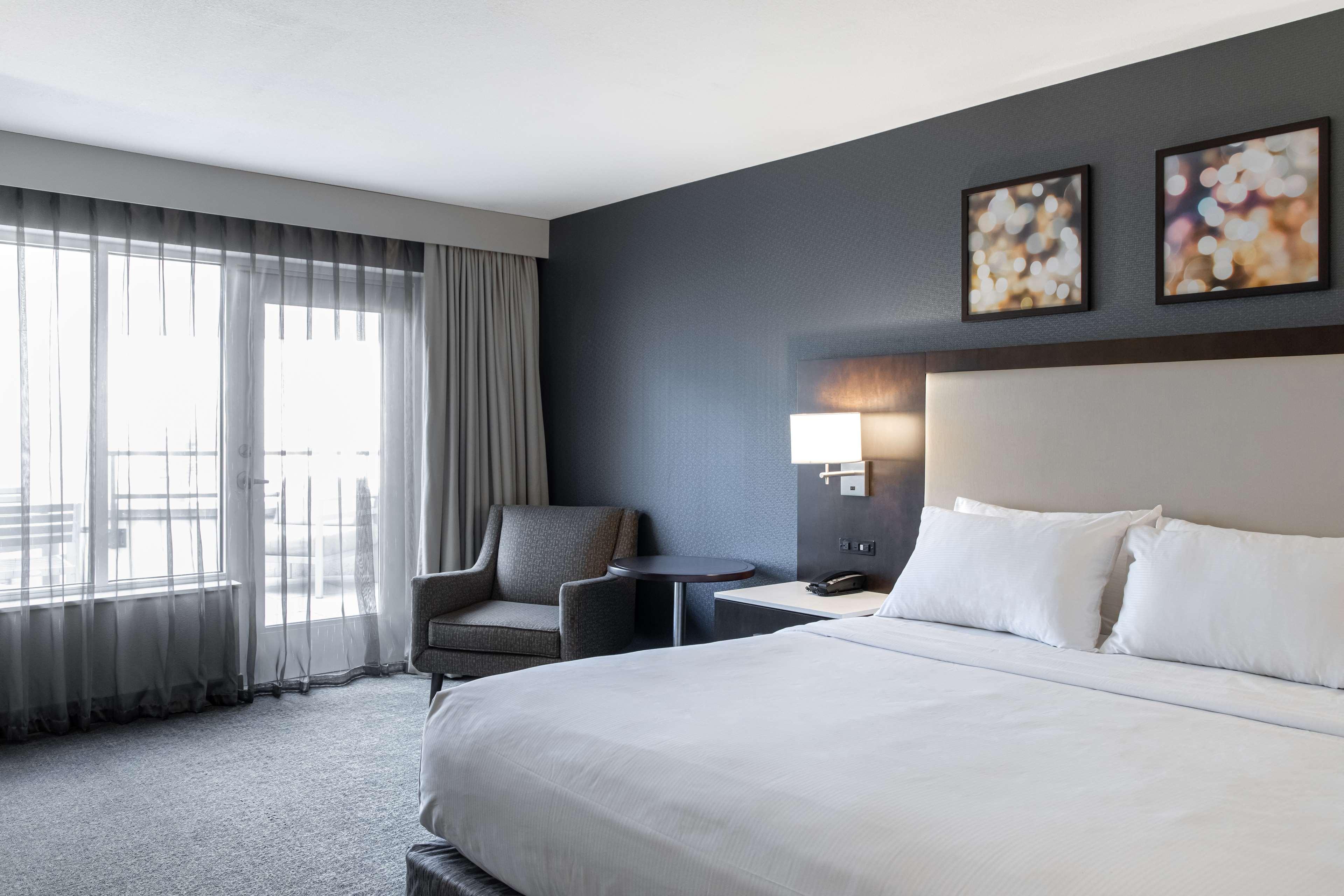DELUXE, KING BED, BALCONY