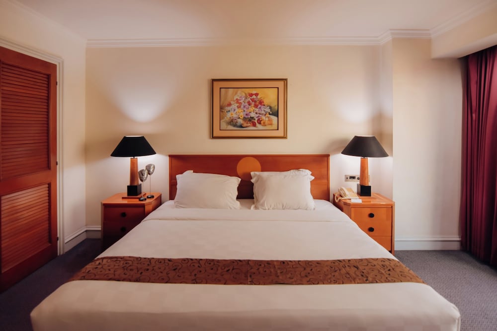 Surabaya Suites Hotel Powered by Archipelago 24/66