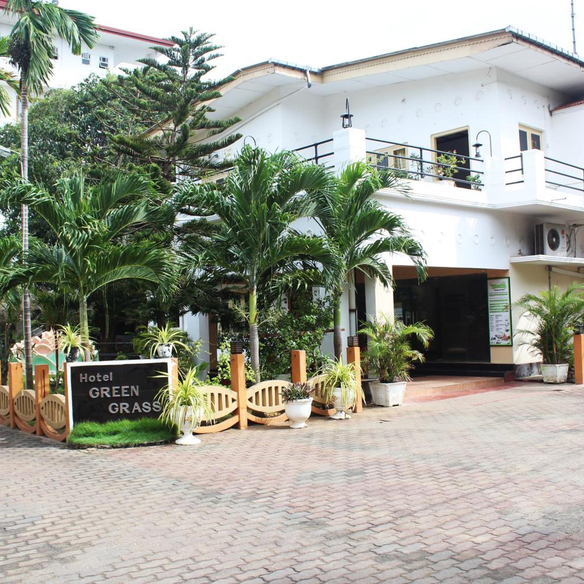 Green Grass Hotel & Restaurant 33/37