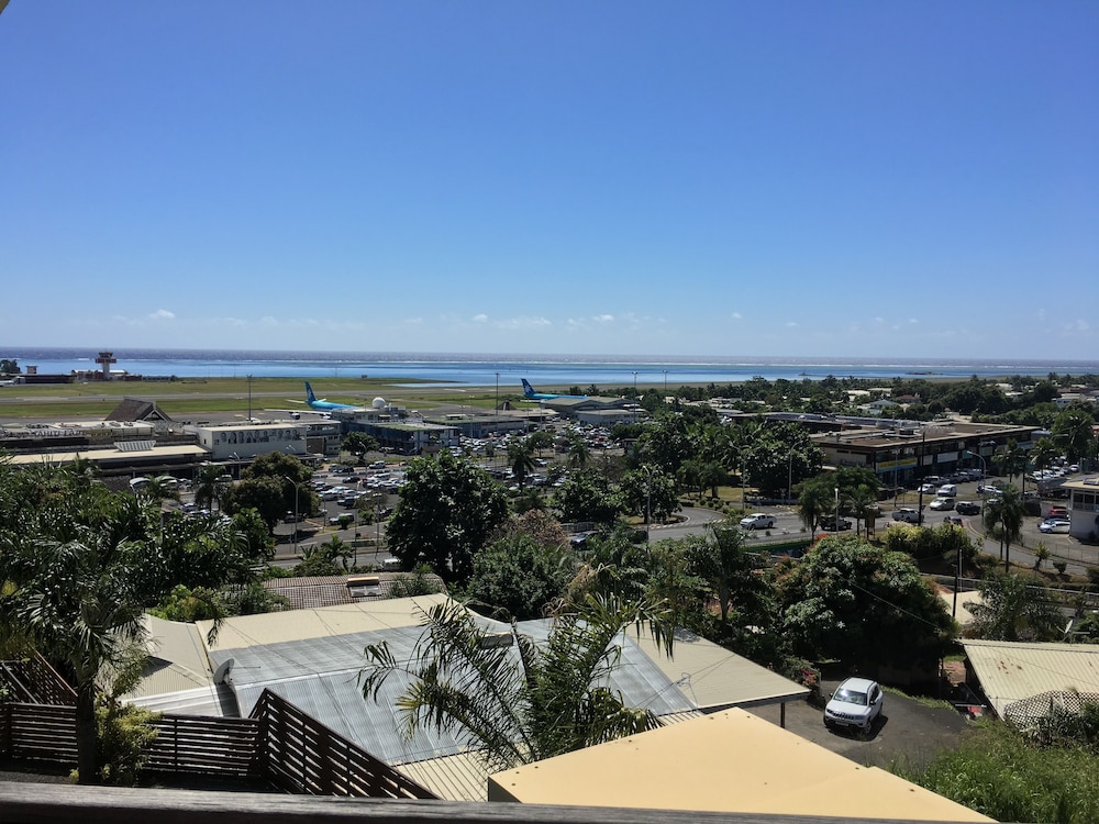 Tahiti Airport Motel 60/64