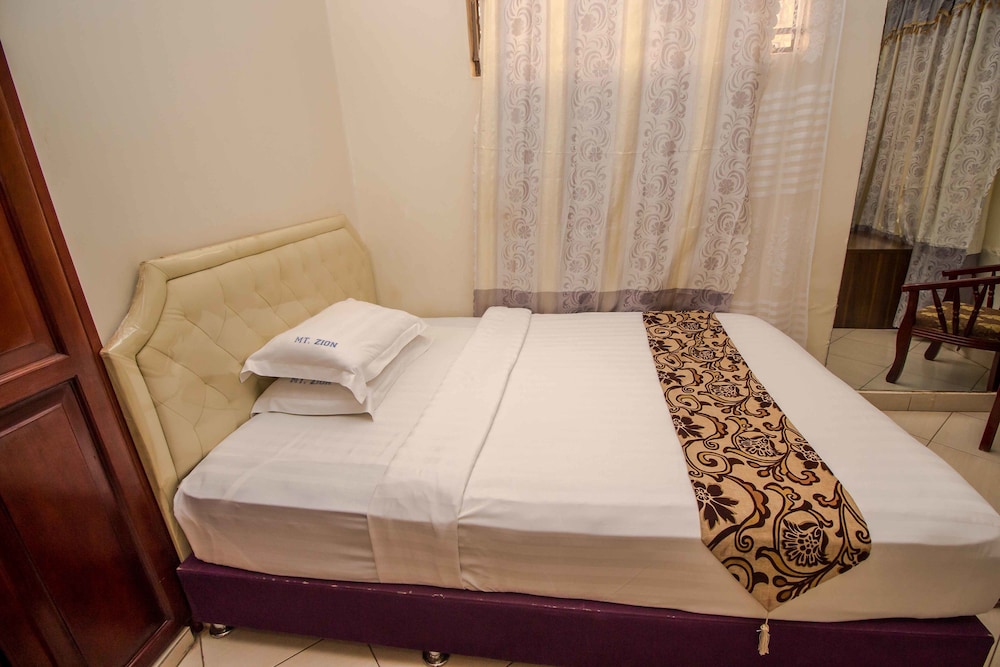 MT. ZION HOTEL 34/74