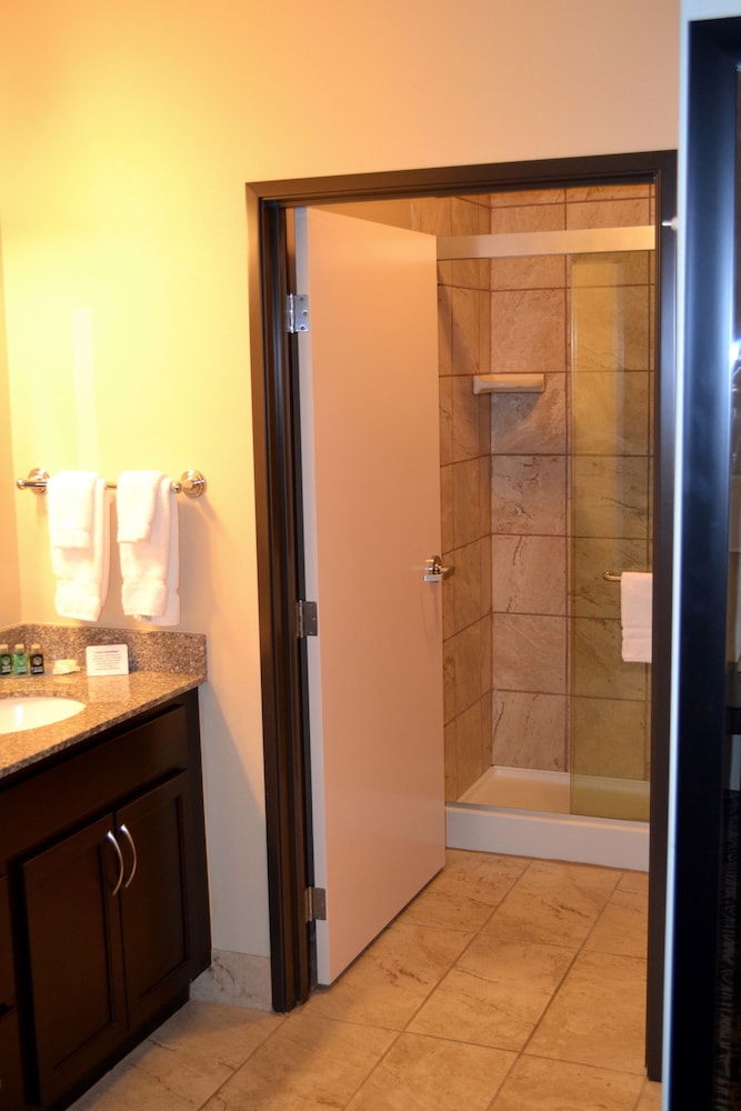 Landmark Suites 49/50