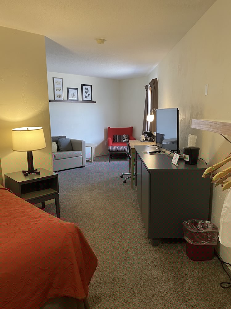 Pictured Rocks Inn & Suites 48/70
