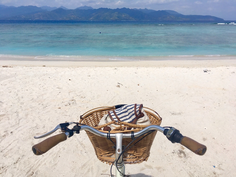 Gili Sands Hotel & Bar 56/66