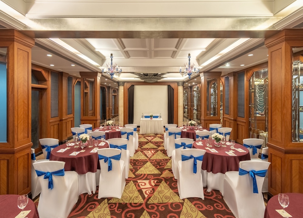Sarovar Portico Kalupur Ahmedabad 35/42
