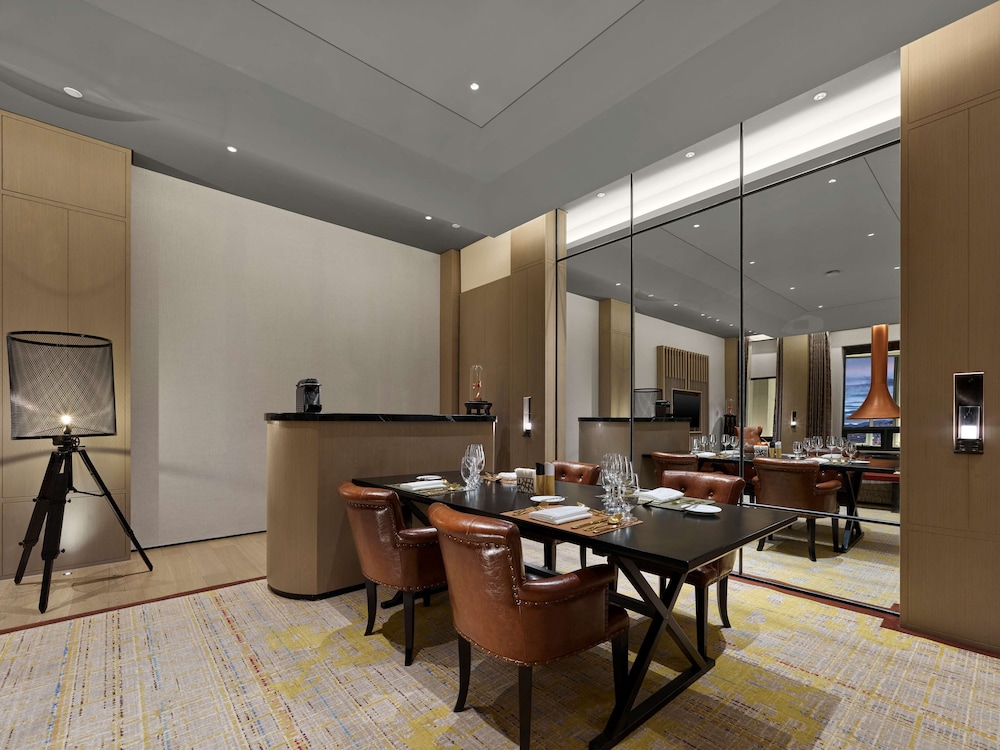 Hilton Shigatse 44/54