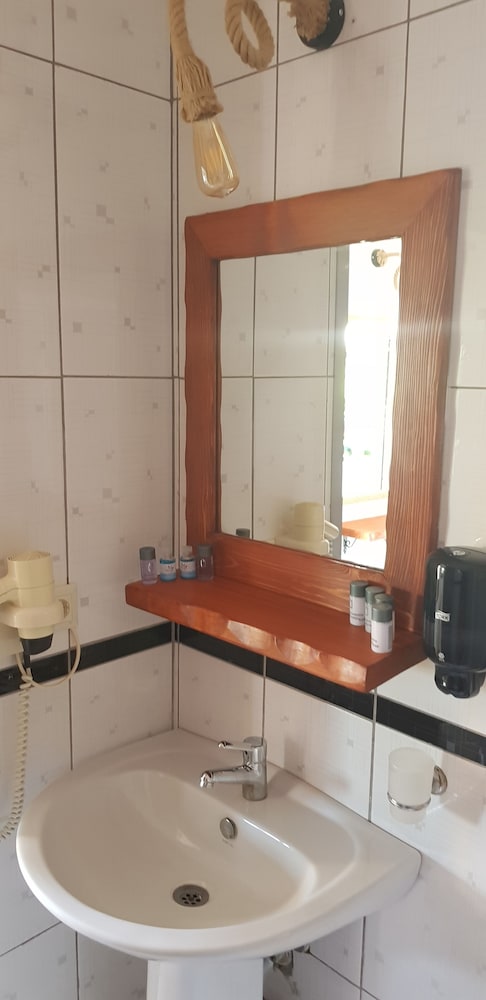 Hakan Hotel 46/50