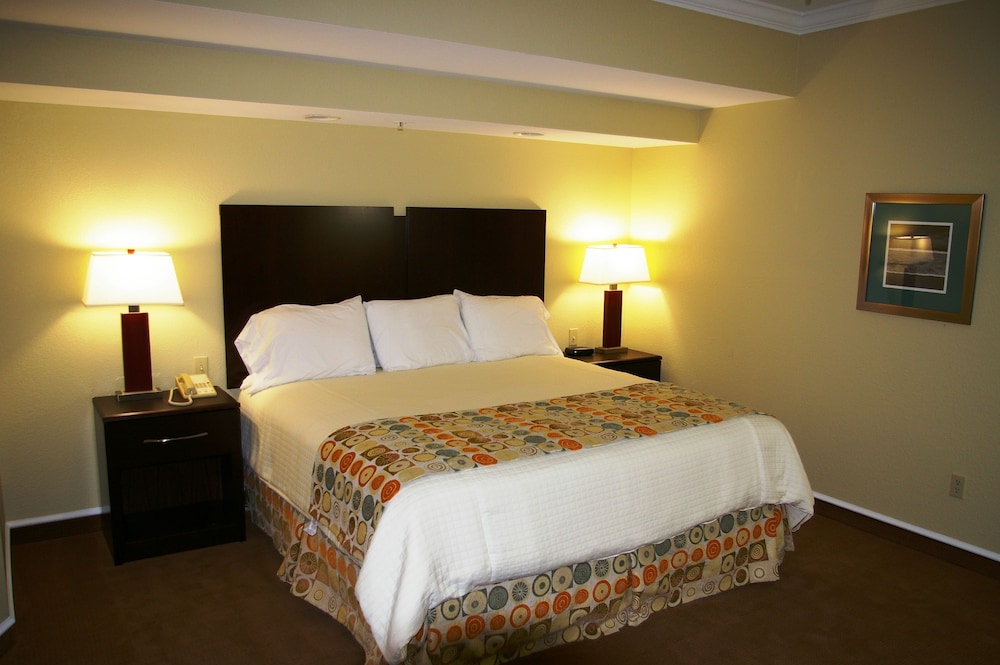 Cherry Tree Inn & Suites 14/51
