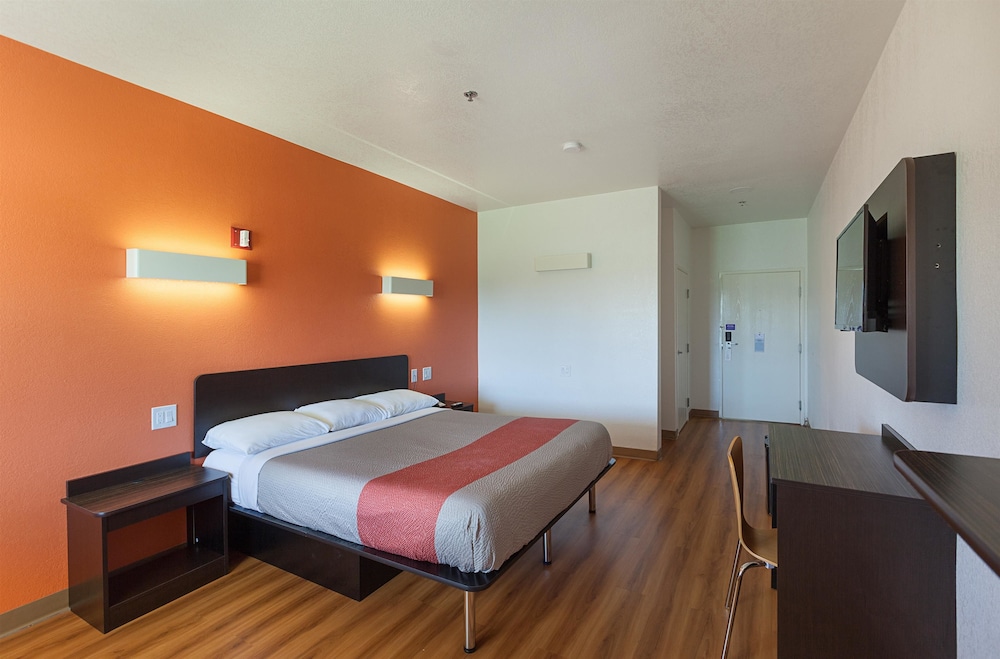 Motel6 Bedford, TX - Fort Worth 14/38