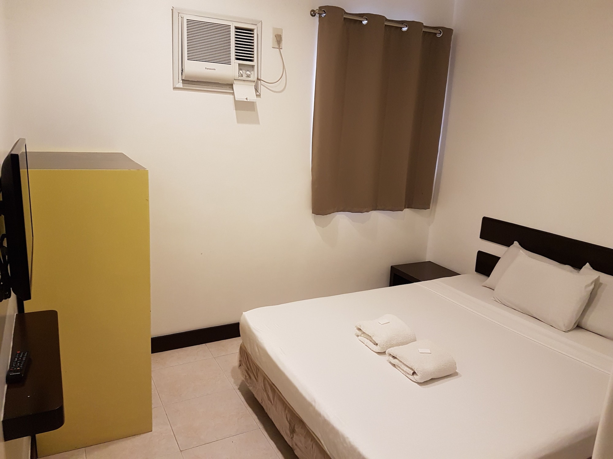 EXECUTIVE, QUEEN BED, ANNEX