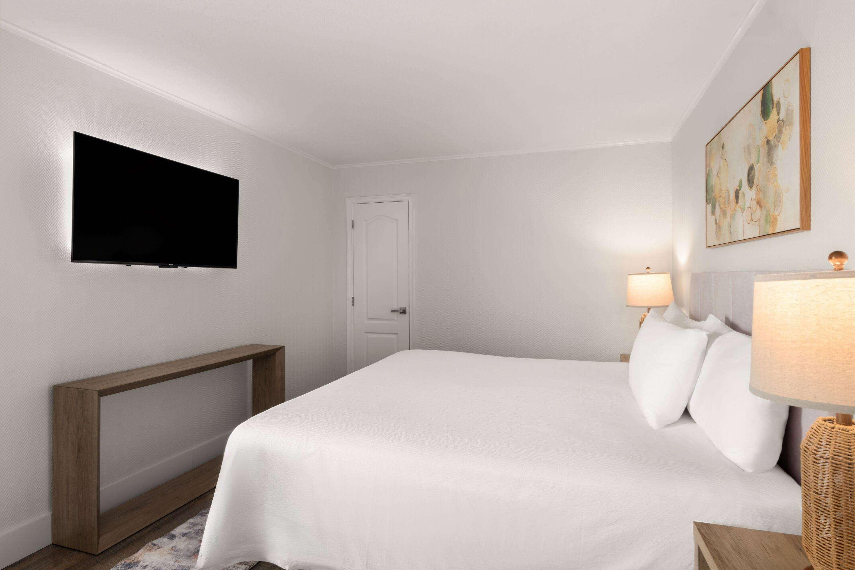 BAHAMA, SUITE, KING BED, GULF VIEW