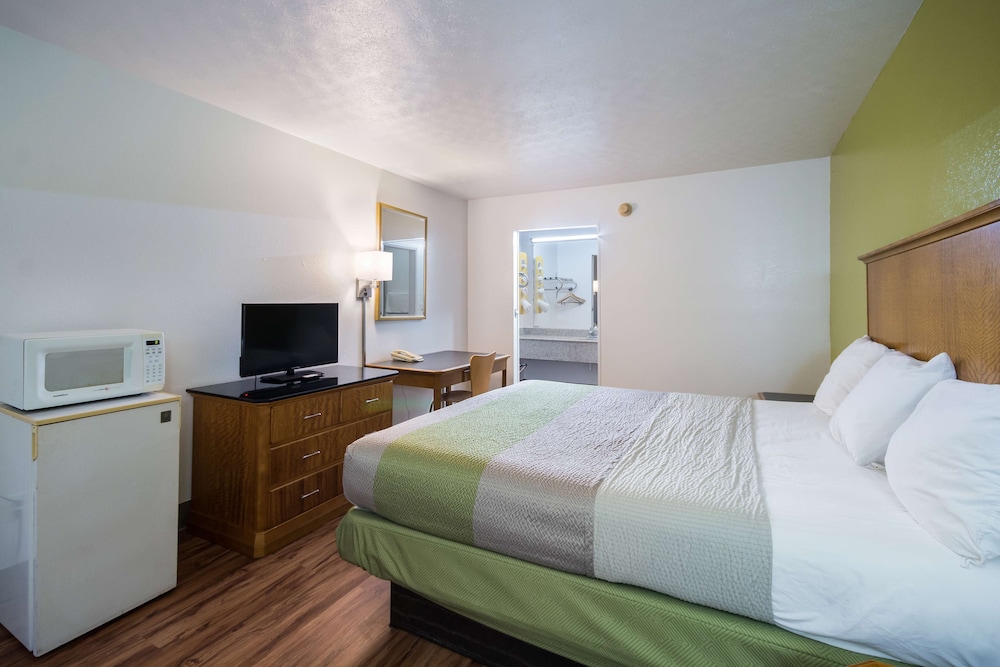 Motel6 Parkersburg, WV 18/39