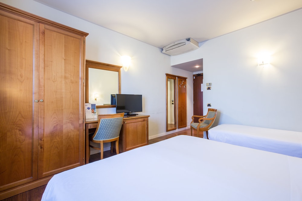 Hotel Plaza 12/47