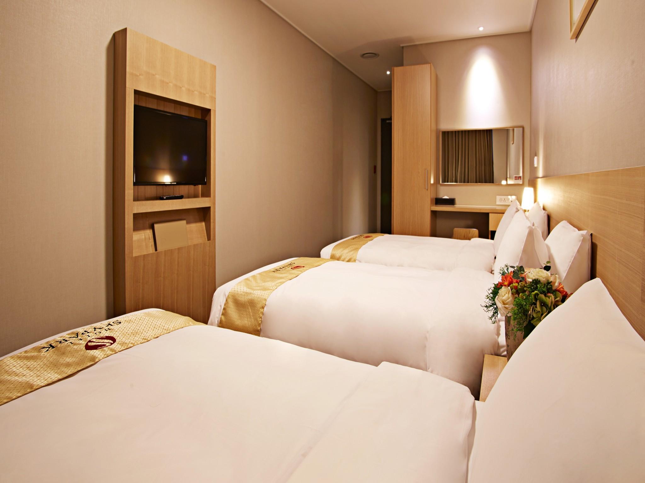 ROOM, TRIPLE, 3 BEDS