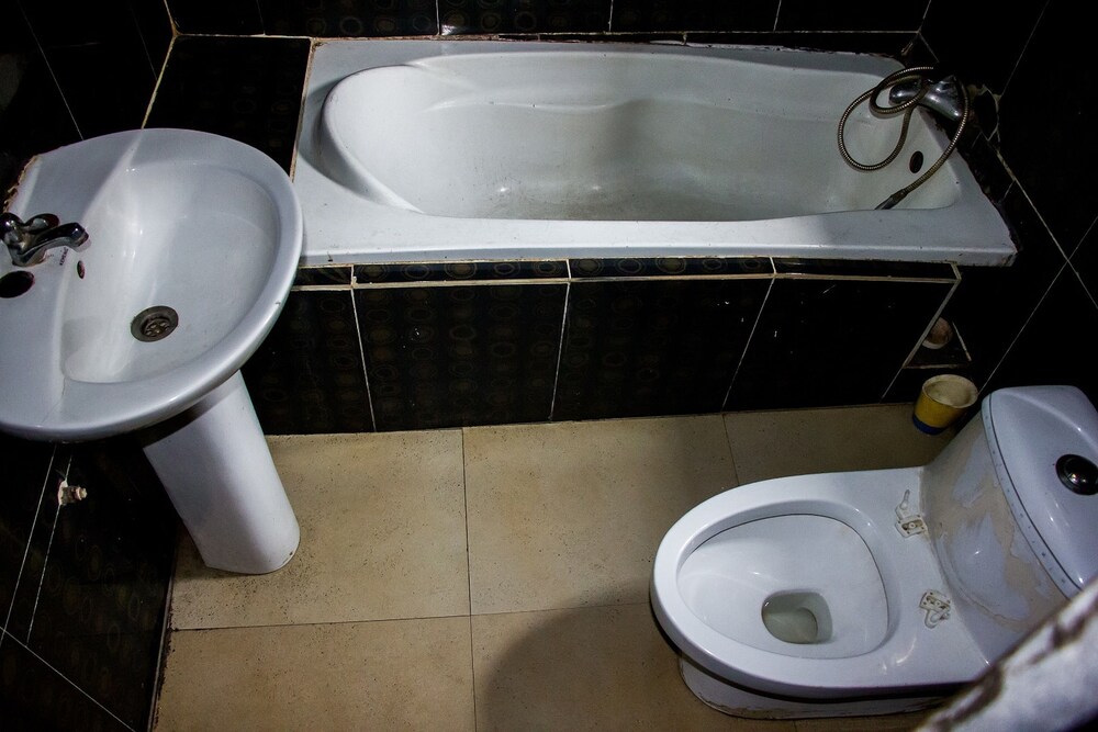 Emglo Suites 27/36