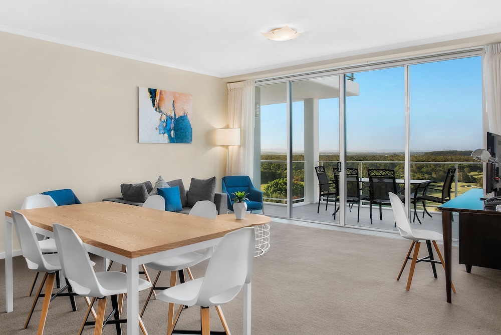 Pelican Waters Resort 55/68
