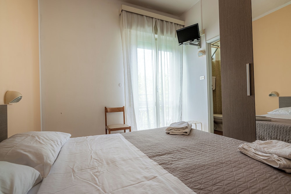 HOTEL BRITTA 6/26