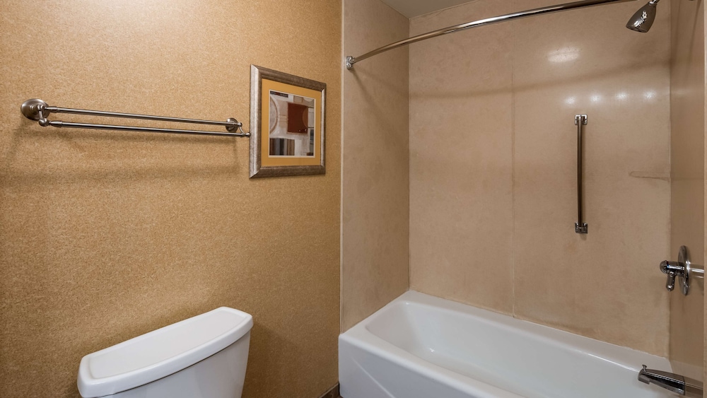 Best Western Plus North Canton Inn & Suites 61/62
