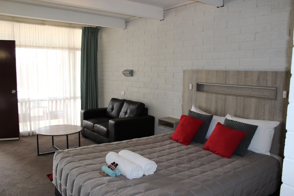 Thomas Lodge Motel 15/49