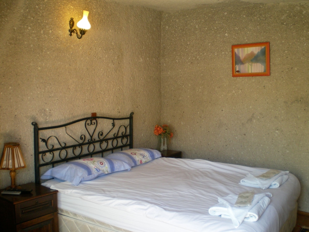 Cave, Budget, Double Bed