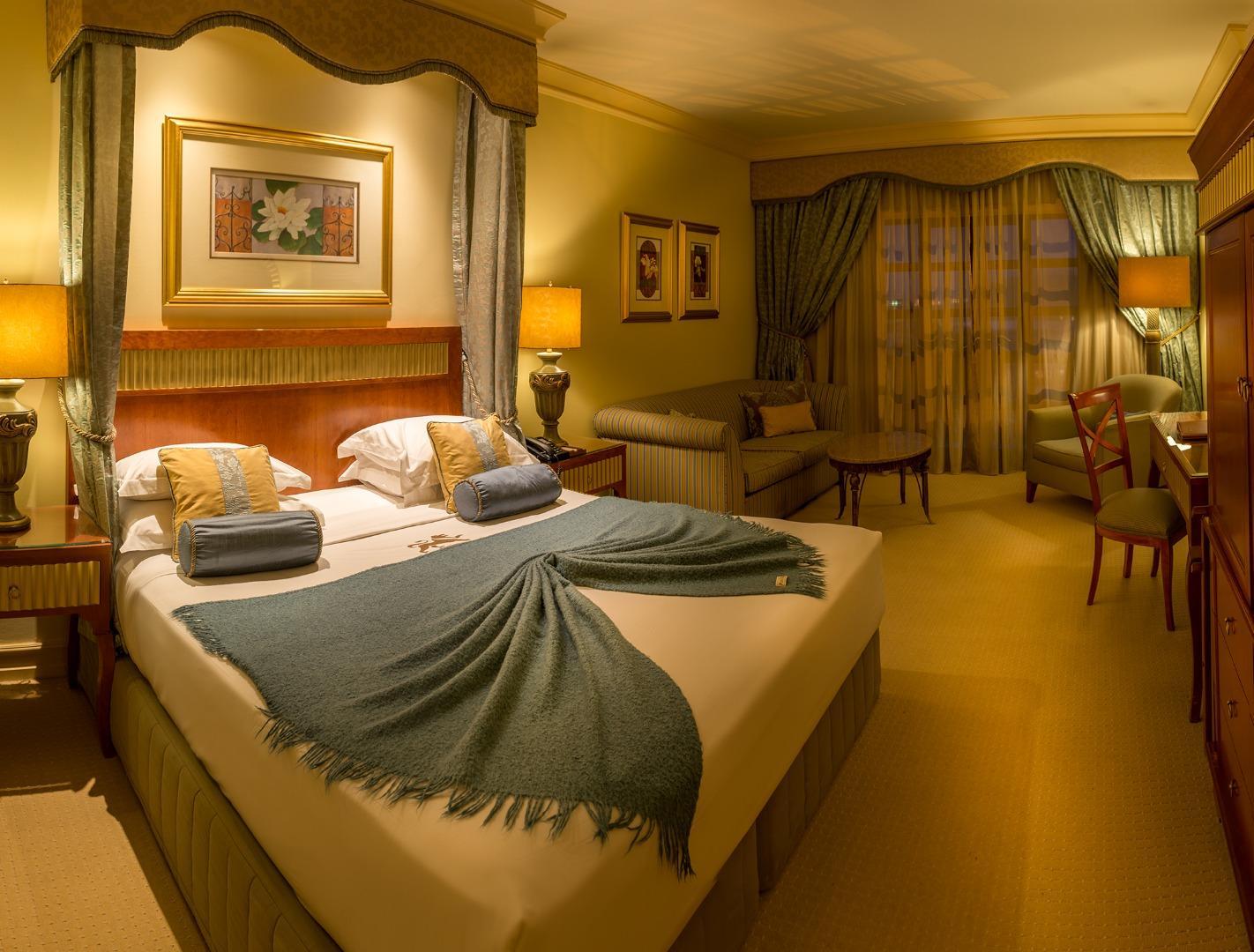 DELUXE, SUITE, KING BED