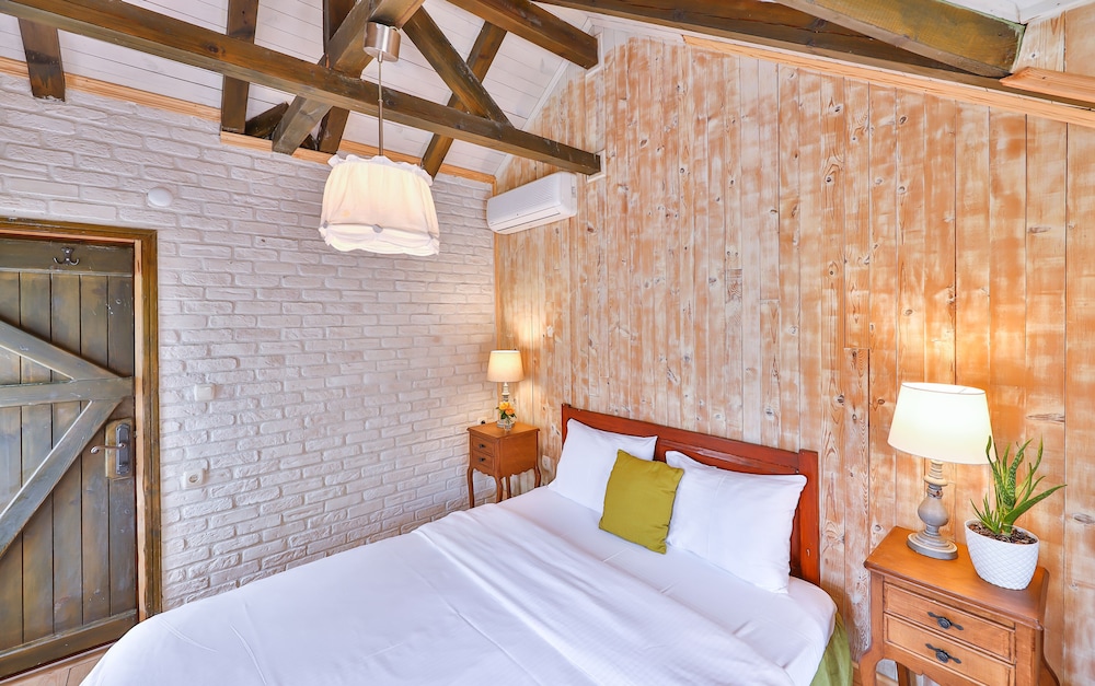 Tranquilla River Lodge - Adults Only 10/50
