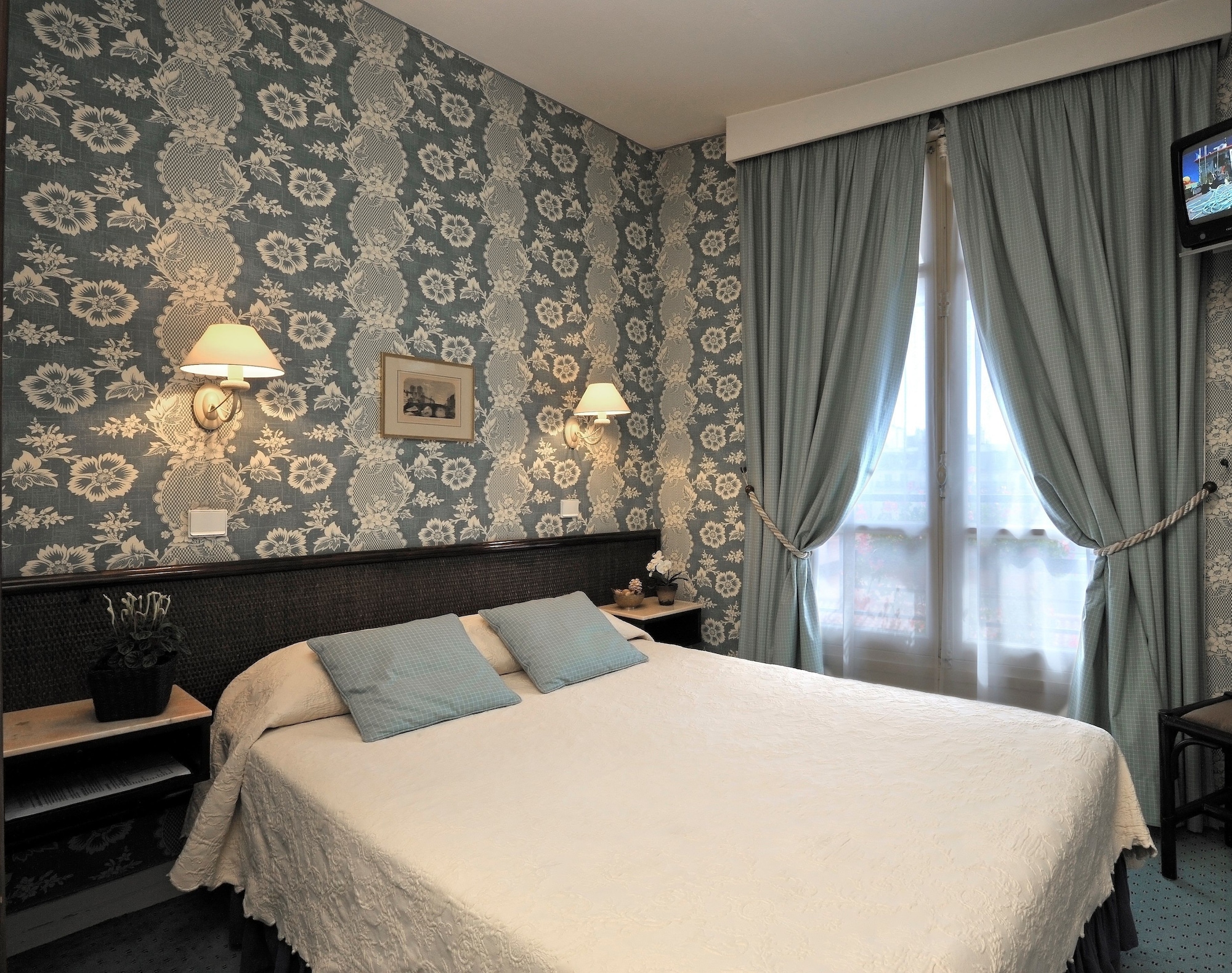 TRADITIONAL, DOUBLE BED, CITY VIEW