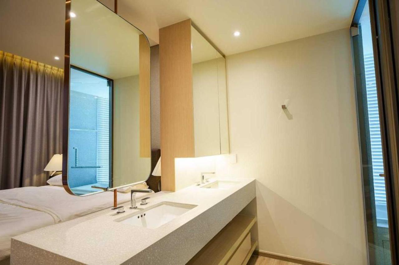 Luxury 2BR Sea View Apartment with Private Lift and Free Parking 33/34