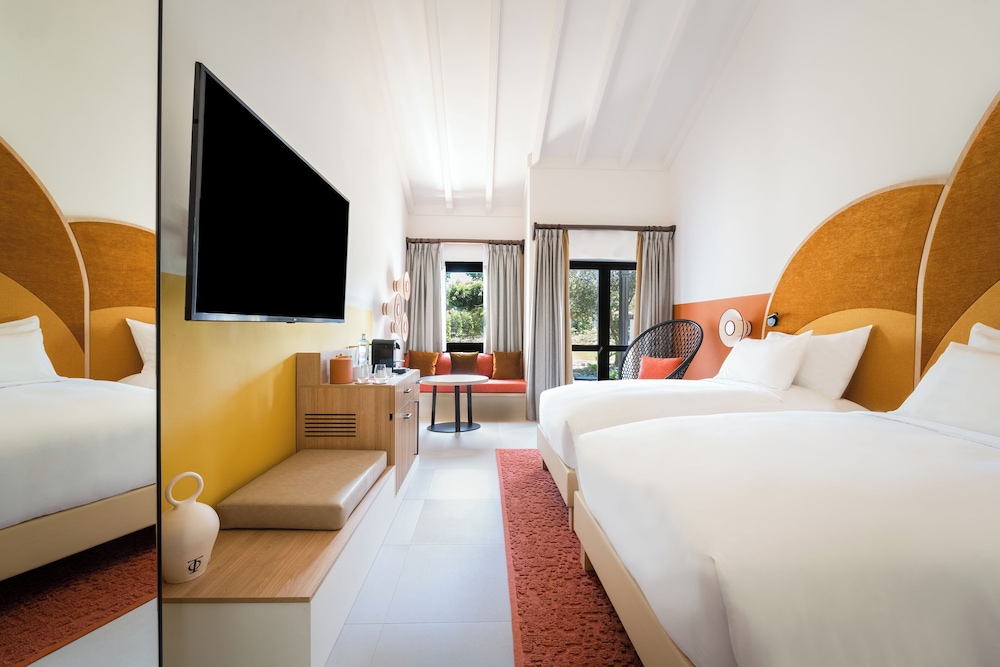 SO/Sotogrande Spa & Golf Resort Hotel 32/82