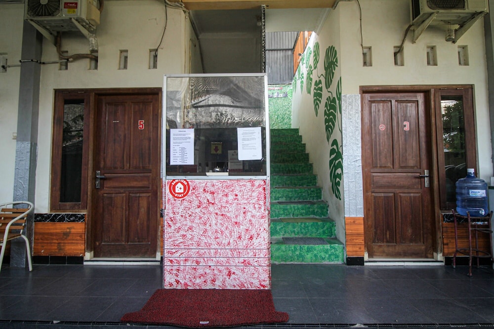 Super OYO Capital O 2258 Santana Syariah Guest House 9/41