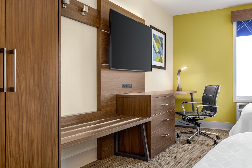 Holiday Inn Express Suites Philadelphia Mt Laurel 51/54