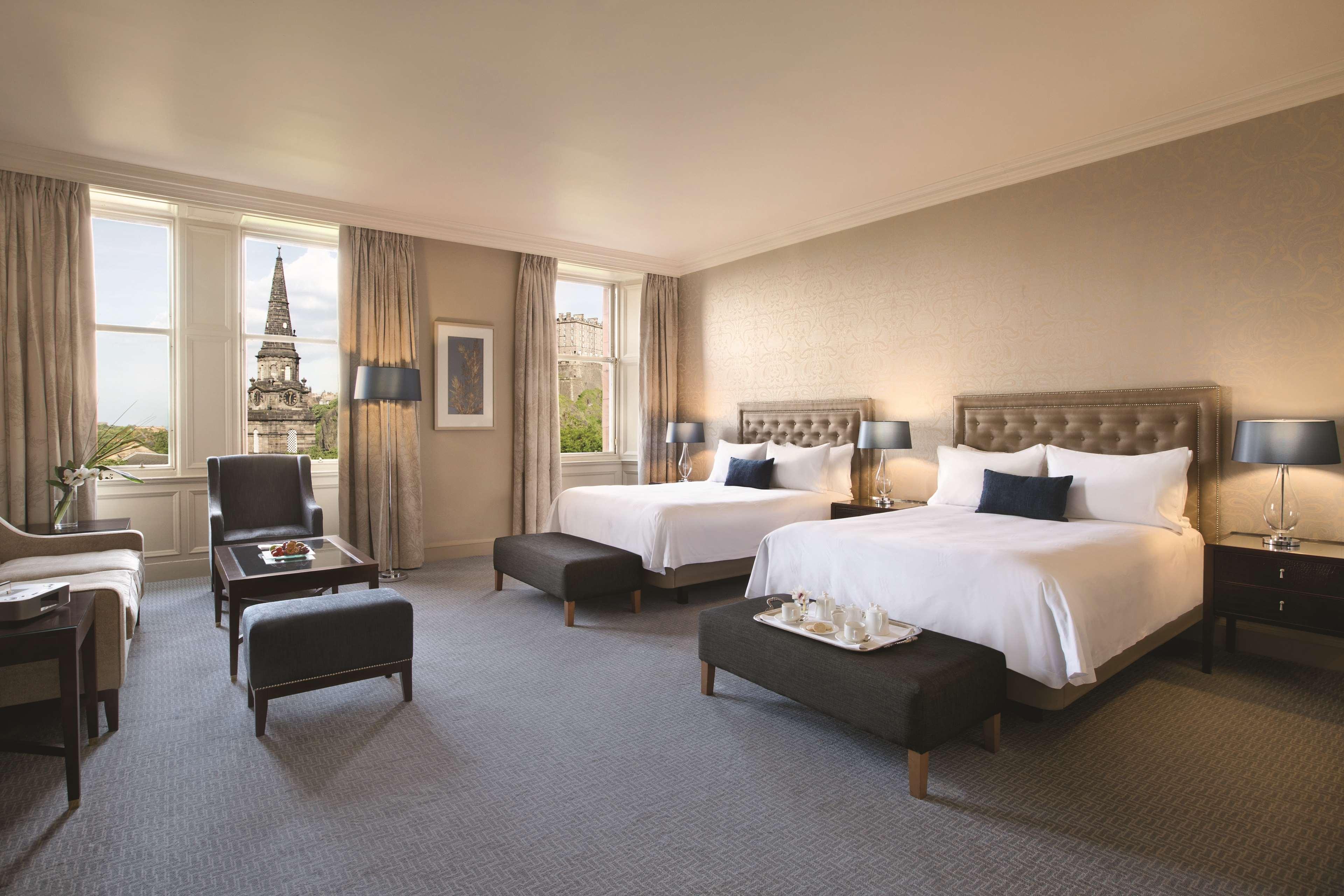 PREMIER, 2 QUEEN BEDS, CASTLE VIEW