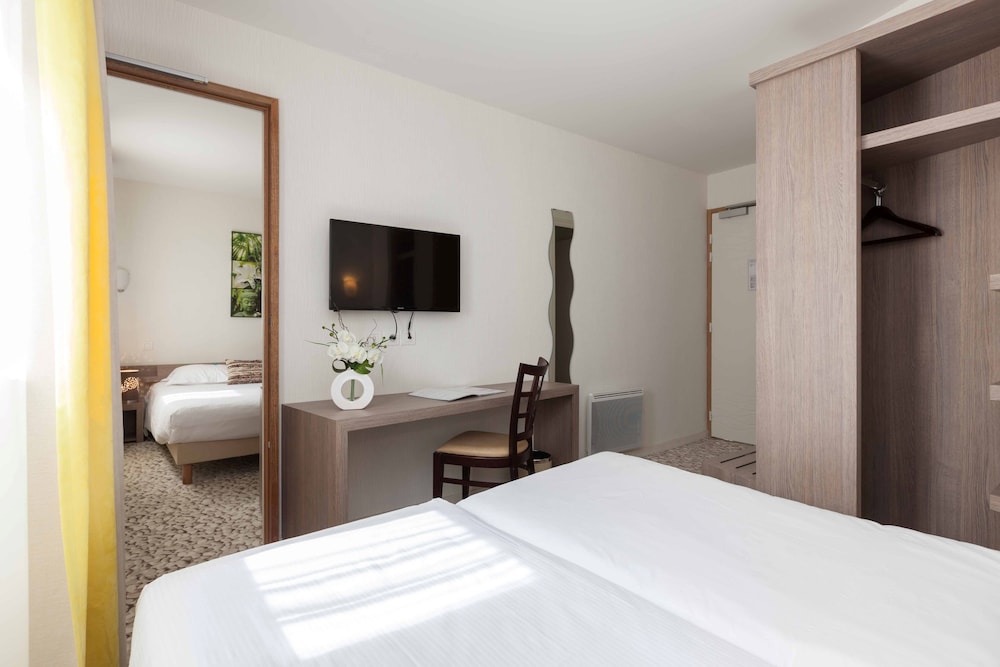 Brit Hotel Cancale 24/49