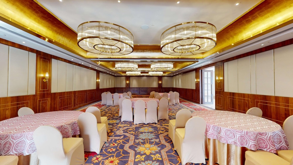 Radisson Collection Hotel & Spa, Riverfront Srinagar 30/50