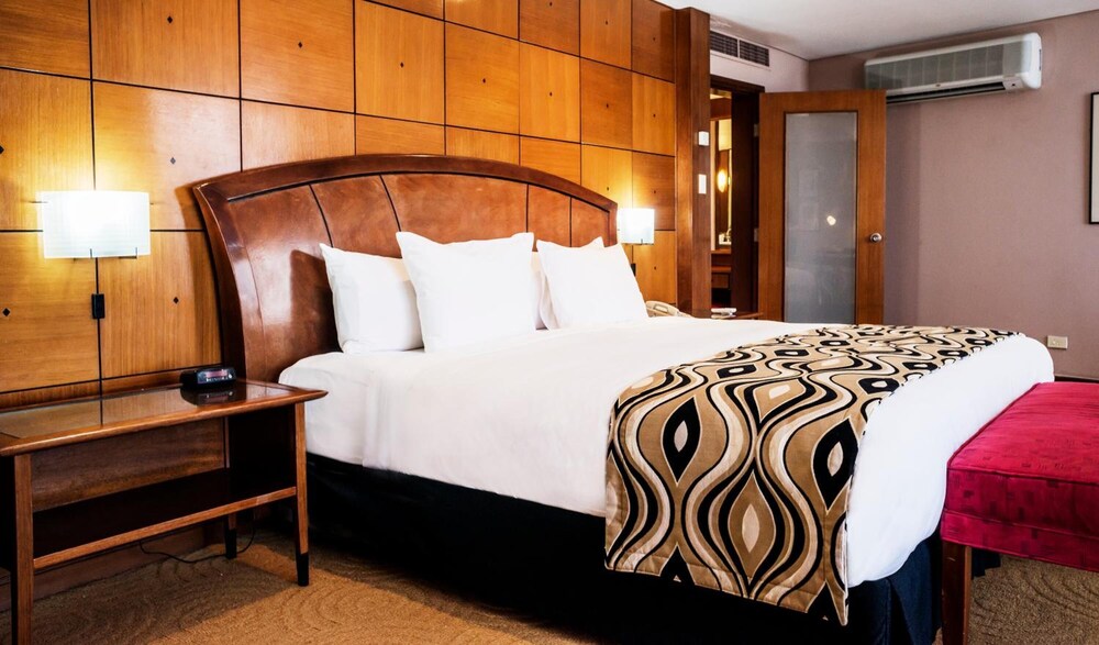 Crown Hotel Port Moresby 24/63